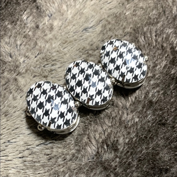 Jewelry - Stylish‎ Black and White Blanket 8042